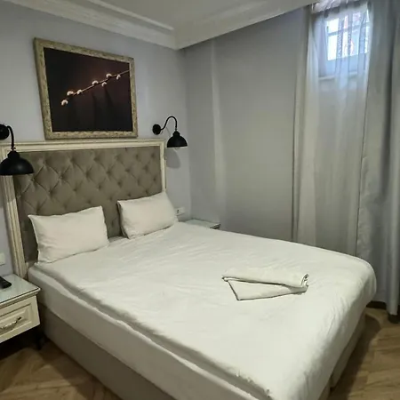 Good Night Hotel 3*