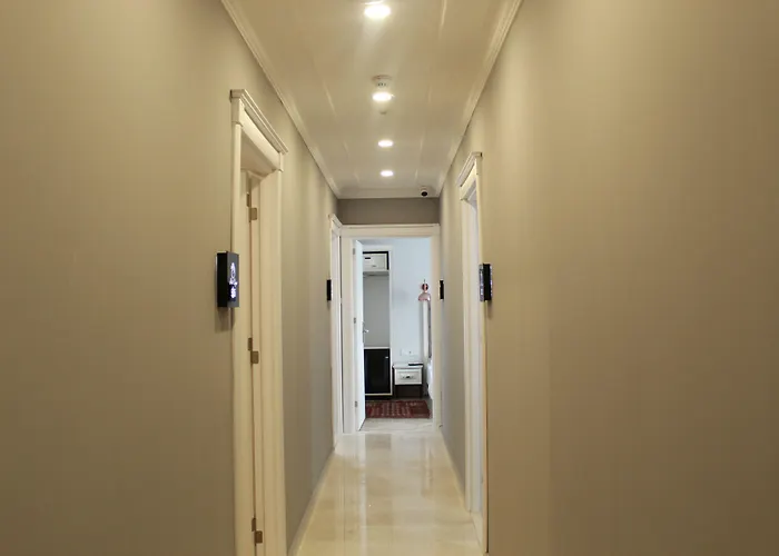 Ξενοδοχείο Good Night 3*