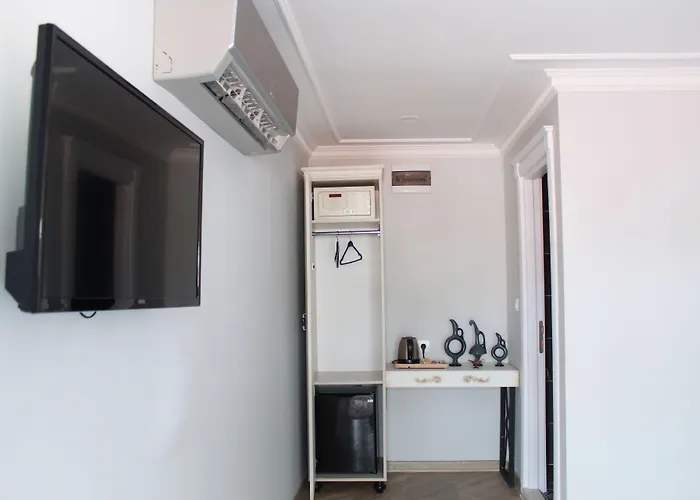 Ξενοδοχείο Good Night 3*