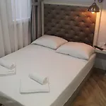 Good Night Hotel